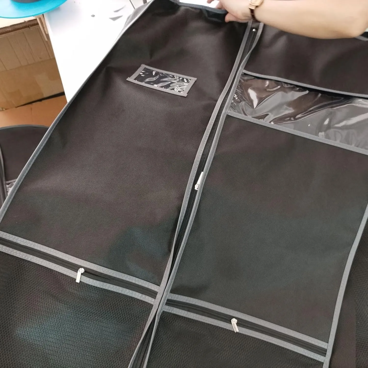 Grebest Travel Garment Bag Hanging Non-woven Fabric Clothing Dust Cover Heavy-duty with Pockets Clear Window Waterproof Label Foldable Dust-proof Black L