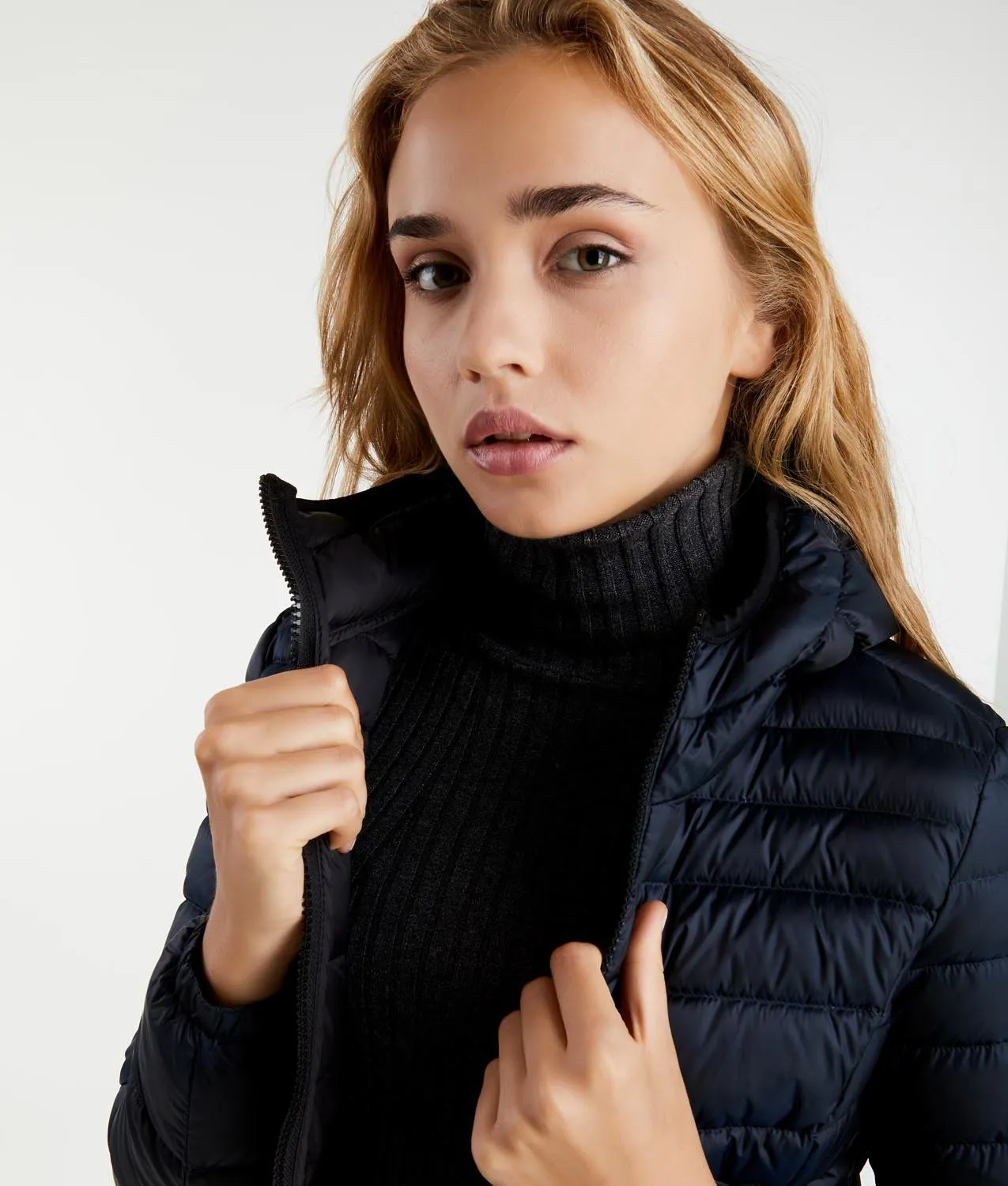Refrigiwear Elegant Satin-Feel Down Jacket in Dark Blue
